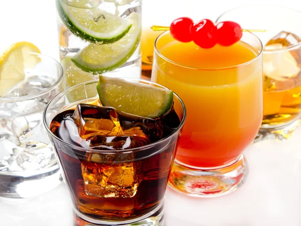 Cocktails — Stockfoto