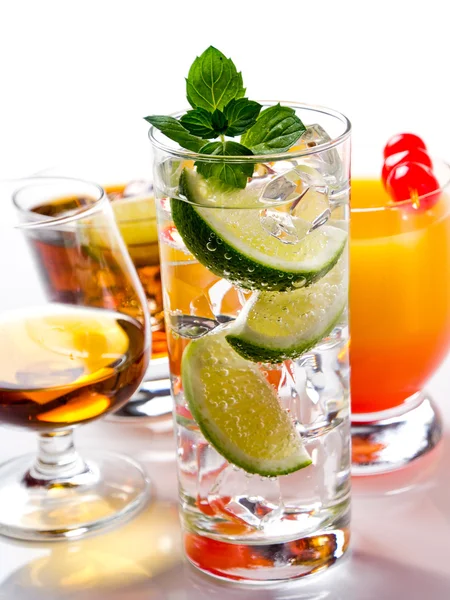 Cocktails — Stockfoto