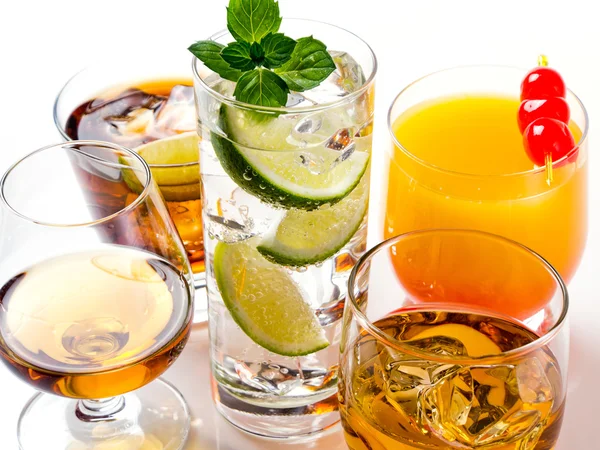 Cocktails — Stockfoto