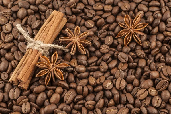 Palona kawa z cynamonem — Zdjęcie stockowe