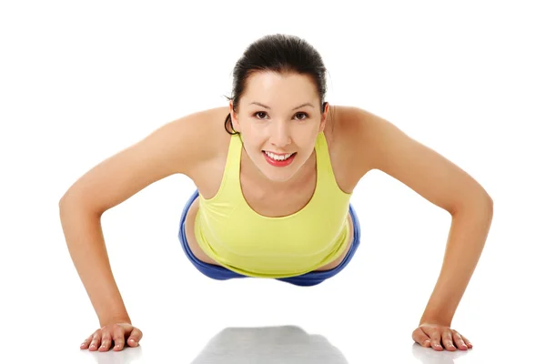 Mulher fitness fazendo exercício — Fotografia de Stock