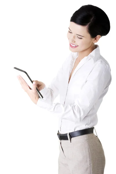 Mujer de negocios sosteniendo la tableta con touchpad . —  Fotos de Stock