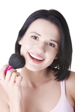 kadının yüzündeki makyaj yapması.