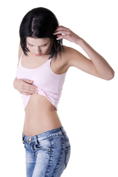 Kvinna kontrollera hennes mage — Stockfoto