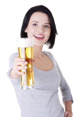 bira olan, güzel ve seksi kadın