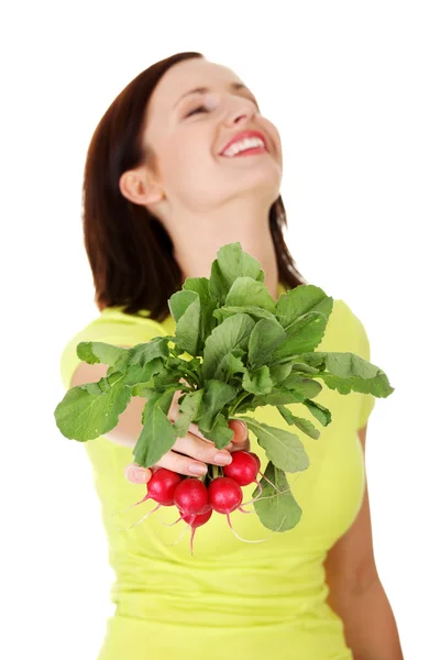 Donna con sano cibo naturale- ravanello — Foto Stock