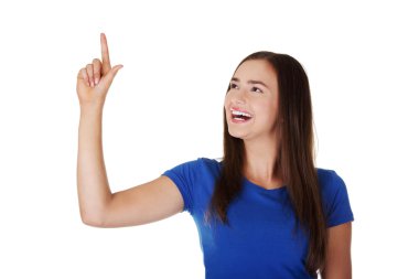 mutlu, heyecanlı genç kadın üzerinde kopya alanı işaret