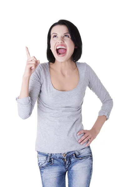 Surprised woman screaming and pointing at copy space. — Stock Photo, Image