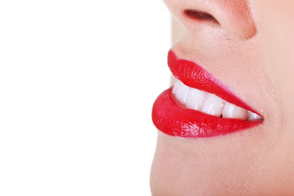 Hermosos labios brillantes de mujer roja — Foto de Stock