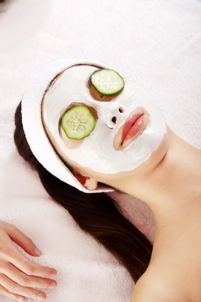 Young woman with cucumber slices on the face — Stock Photo, Image