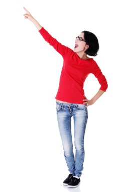 kopyalama alanı işaret heyecanlı genç kadın