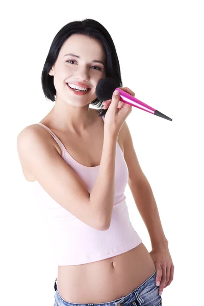 Mujer atractiva haciendo maquillaje en la cara . —  Fotos de Stock