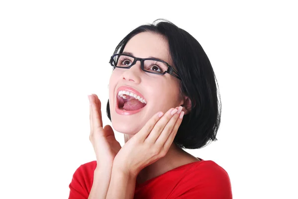 Mujer joven feliz mirando hacia arriba —  Fotos de Stock