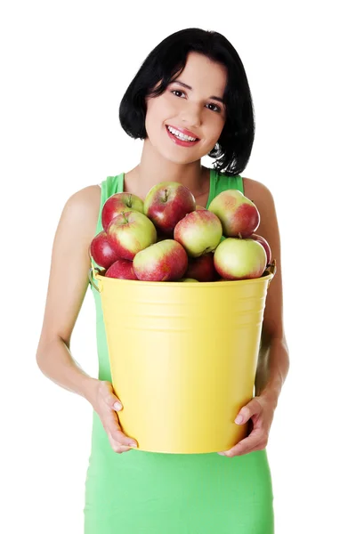 Femme souriante aux pommes — Photo