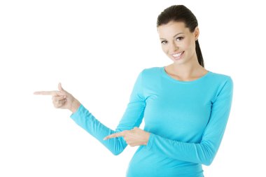 kopyalama alanı işaret heyecanlı genç kadın