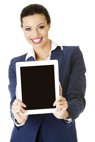 Biznes kobieta trzymając tablet pc z panelem dotykowym. — Zdjęcie stockowe