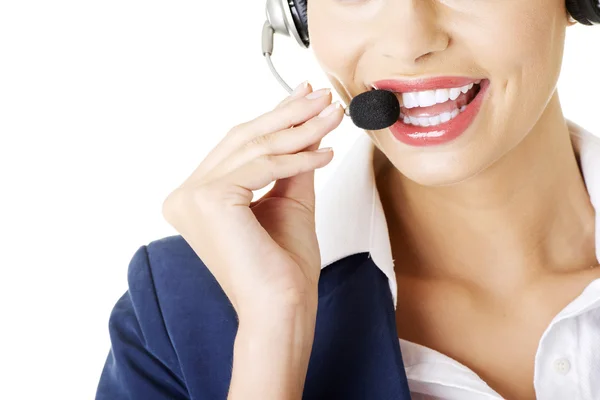 Assistente de call center bonita sorrindo para a câmera — Fotografia de Stock