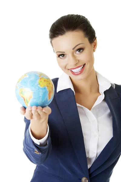 Jonge vrouwelijke ondernemers met globe — Stockfoto
