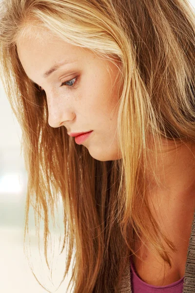 Mulher jovem em depressão . — Fotografia de Stock