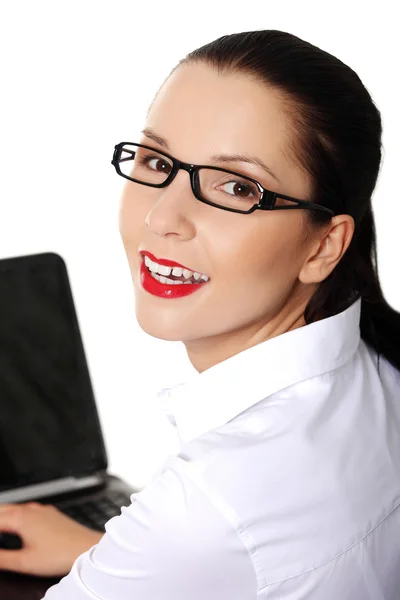 Zakenvrouw met laptop computer — Stockfoto