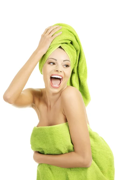 स्नान के बाद सुंदर खुश महिला — स्टॉक फ़ोटो, इमेज