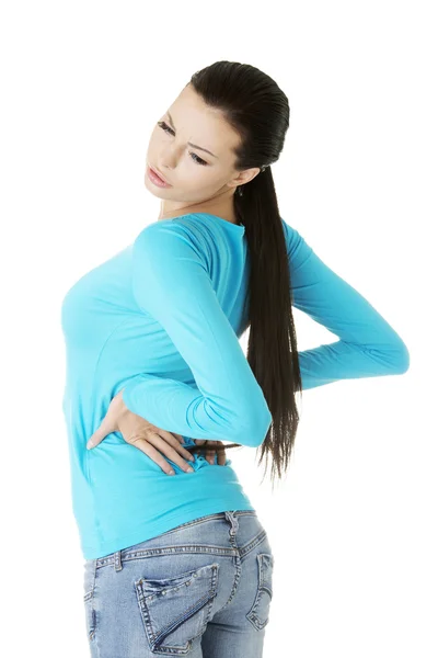 Giovane donna con mal di schiena — Foto Stock