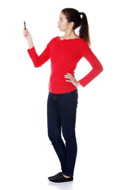 genç kadın bir şey soyut ekrana yazma