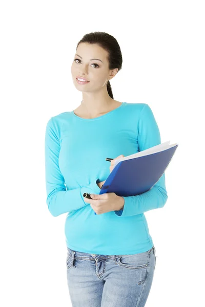 Mujer estudiante feliz con cuaderno — Foto de Stock