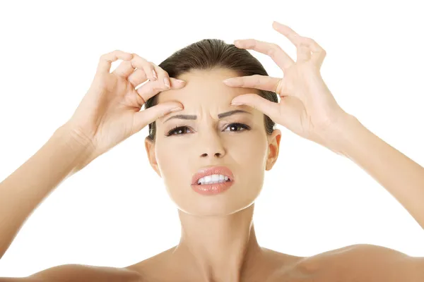 Woman checking her wrinkles on her forehead — Stock Photo, Image