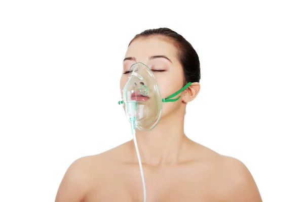 Diseased female patient wearing a oxygen mask — Stock Photo, Image