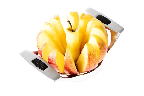 Свежее яблоко, нарезанное нарезкой — стоковое фото