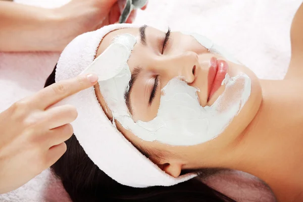 Beauty treatment in spa salon. — Stock Photo, Image