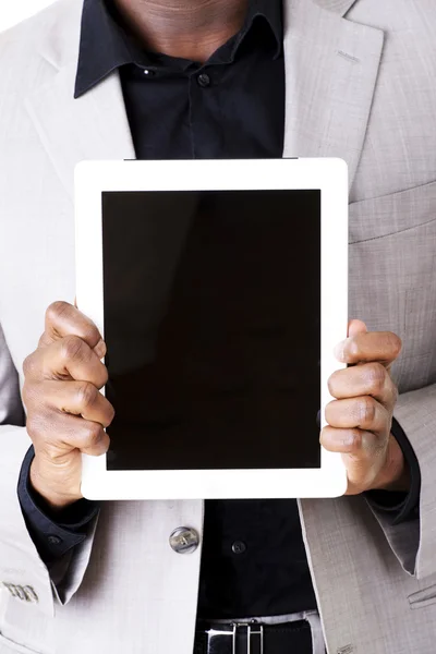 Empresario sosteniendo tableta ordenador —  Fotos de Stock