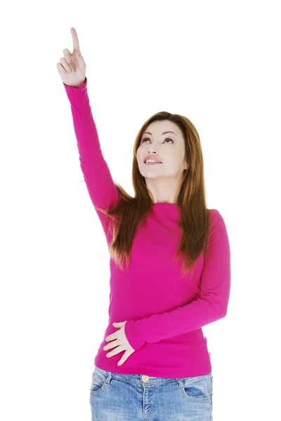 Lyckliga, glada kvinna som pekar på kopia utrymme — Stockfoto