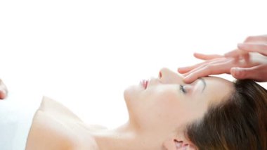 beeing Spa merkezinde masaj rahatlatıcı preaty kadın