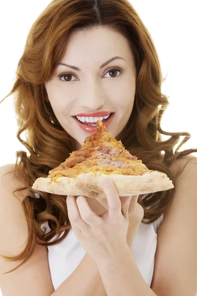 Gelukkige vrouw eten van pizza. — Stockfoto