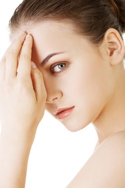 Güzel kadının yüzüne taze temiz cilt ile