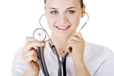 Steteskoplu kadın doktor.