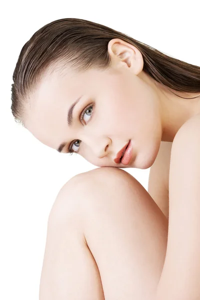 Beautiful woman's face with fresh clean skin — Stock Photo, Image