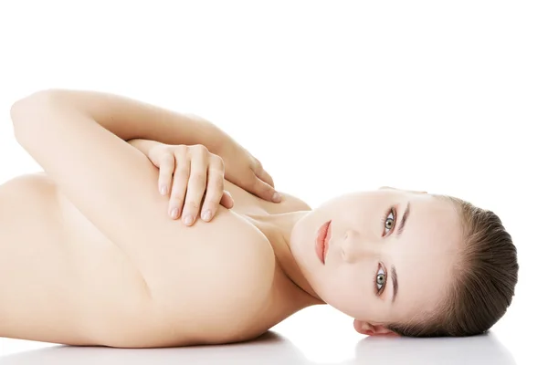 Sexy sedí nahá žena s zdravé čisté kůže — Stock fotografie