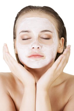 Kil maskesi ile güzel bir kadın