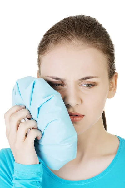 Frau mit schrecklichen Zahnschmerzen. — Stockfoto