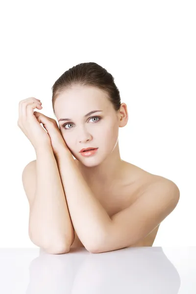Krásná tvář lázeňské ženy s zdravé čisté kůže. — Stock fotografie