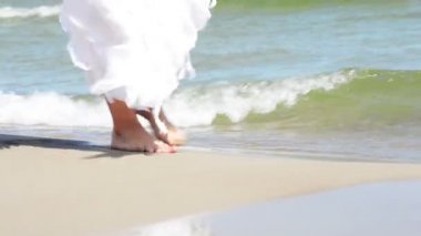 yaz plaj mutlu bir kadın