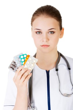 Tıbbi ilaç gösteren doktor