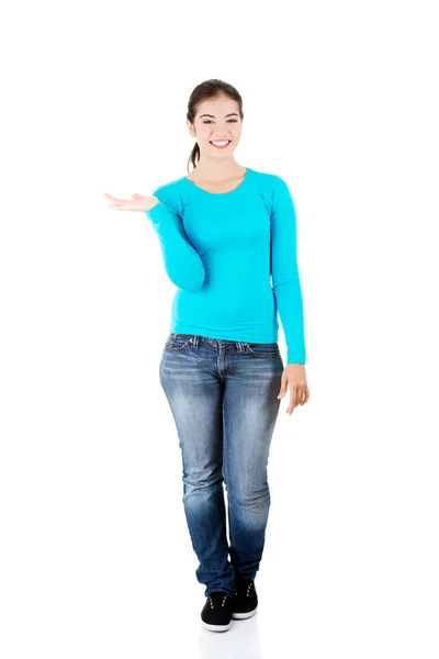 Happy , excited young woman presenting copy space on her palm — Stock Photo, Image