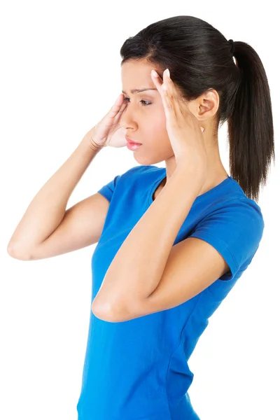 Женщина с головной болью или проблемой — стоковое фото