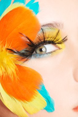 güzel bir kadın ile soyut makyaj.