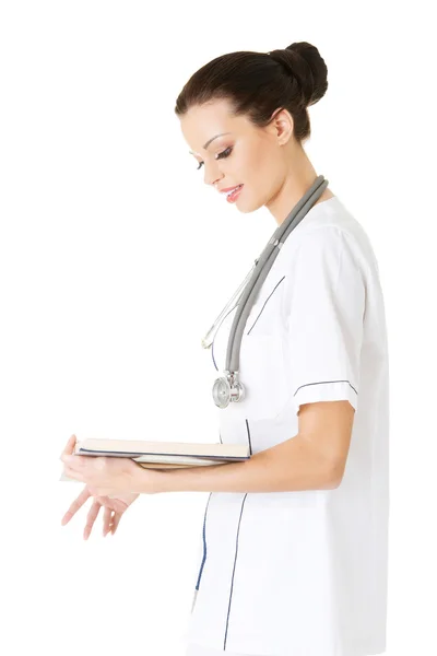 Atraktivní medicína student nebo lékař s knihou — Stock fotografie