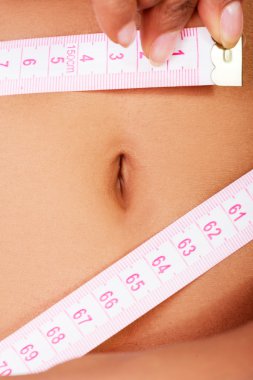 Slim fit vrouw met maatregel tape